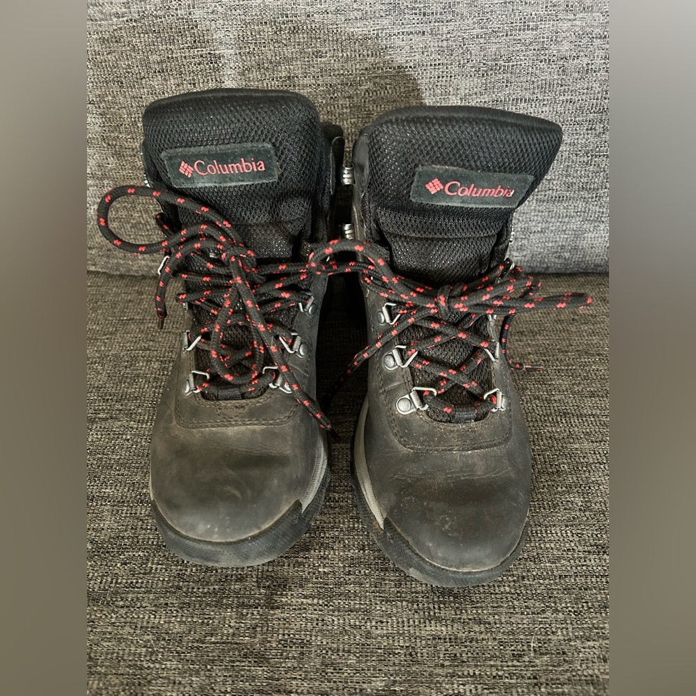 Columbia Women's Newton Ridge Lightweight Waterproof Shoe Hiking Boot Size 8